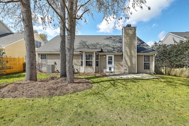 Building Photo - Gorgeous Home in Mt Pleasant's Belle Hall!