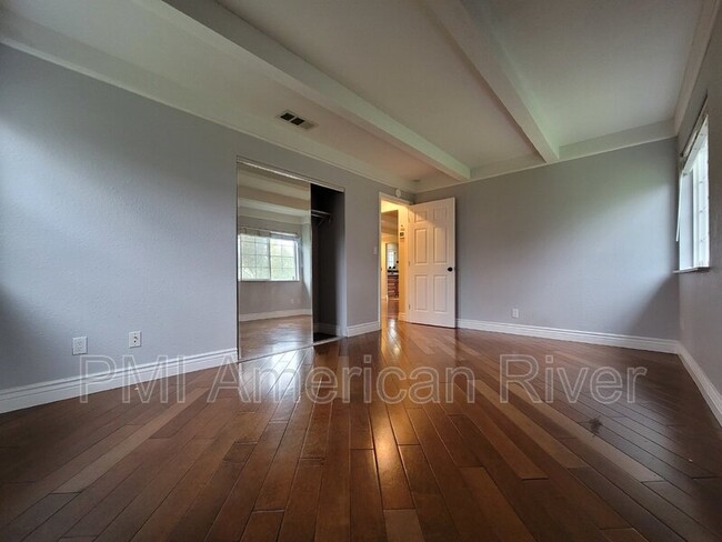 Building Photo - 5805 Dotmar Way