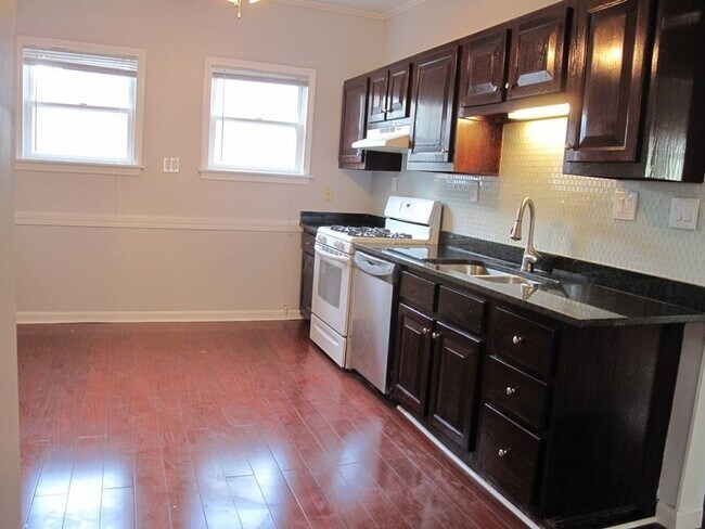 Primary Photo - 31 Holyoke Rd