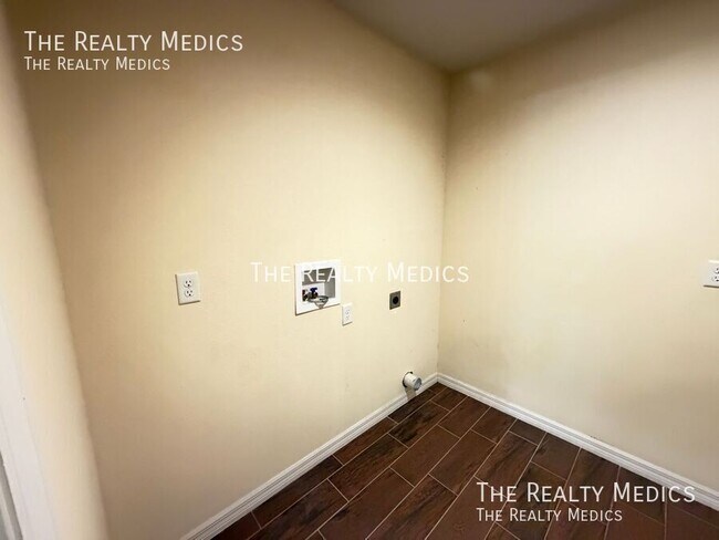 Building Photo - 2574 SW 164th Street Rd