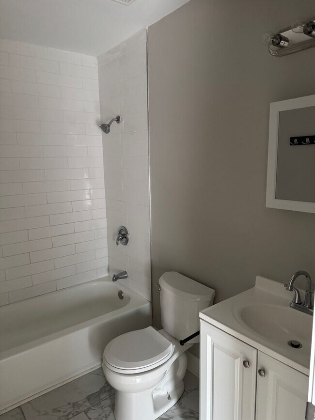 Building Photo - 204-206 E Woodrow Ave