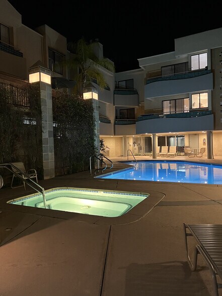 Pool & Spa - 19009 Sherman Way
