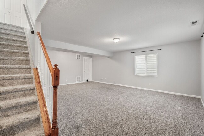 Building Photo - 5164 Fennel Dr