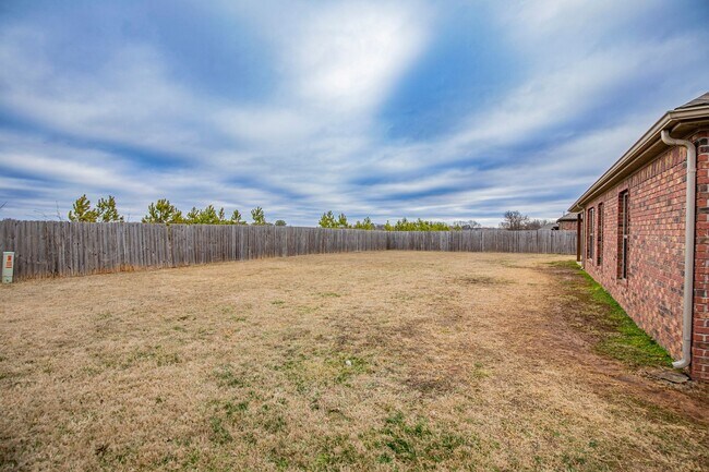Building Photo - ***1104 S. Taylor ***