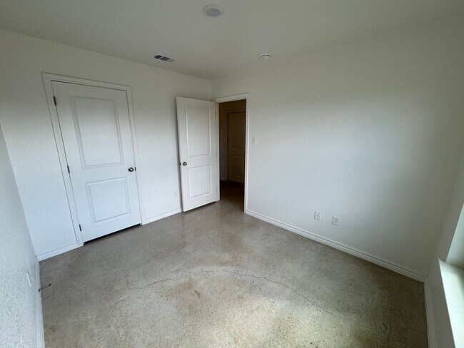 Building Photo - 1234 Lehmann Dr