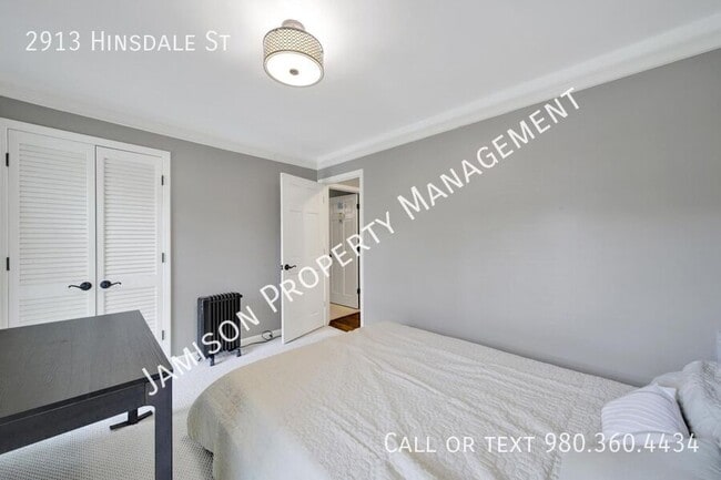 Building Photo - 2913 Hinsdale St