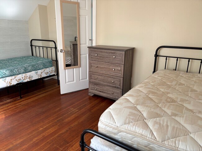 Building Photo - 799 Rowland Rd