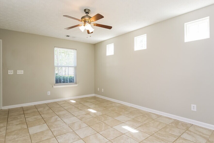 Building Photo - 235 Osmanthus Way