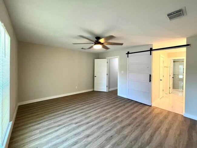 Building Photo - 2910 Cherry Hills Dr