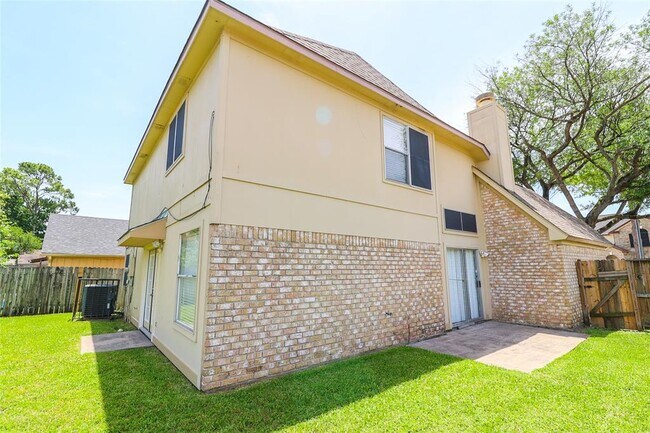 Building Photo - 1546 Ridgebriar Dr
