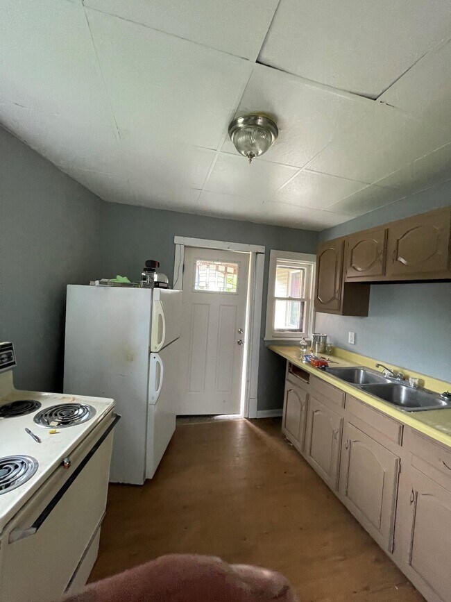 Building Photo - 306 Ridge Ave