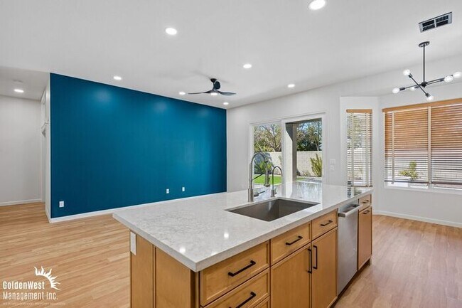 Building Photo - Beautiful 4Bdm 2Ba Home with Private Backyard in Gilbert!