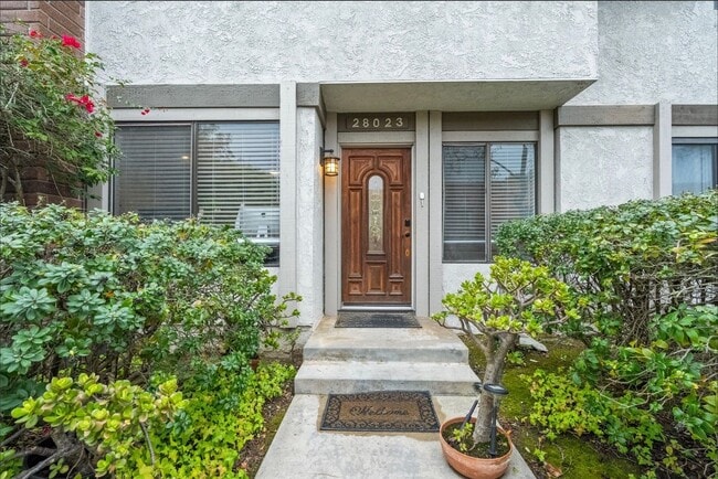 Building Photo - 28023 Ridgebrook Ct