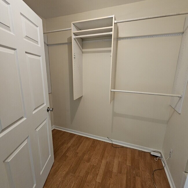 Building Photo - Upper 2 Bedroom Unit with New Carpet and F...