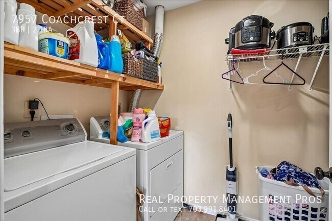 Building Photo - 7957 Coachcrest Ct