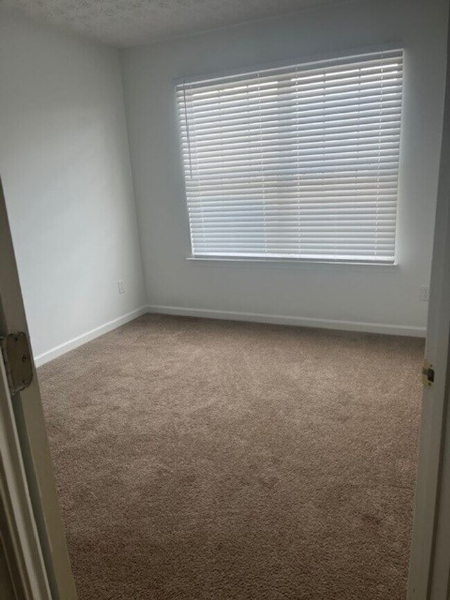 Building Photo - 687 Georgetown Ct