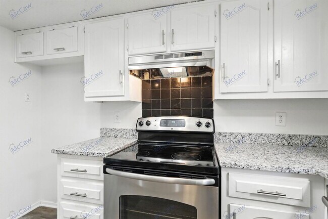 Building Photo - 326 Candlewood Ln
