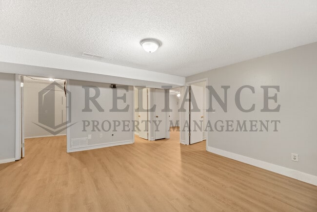 Building Photo - 2202 S White Oak Dr