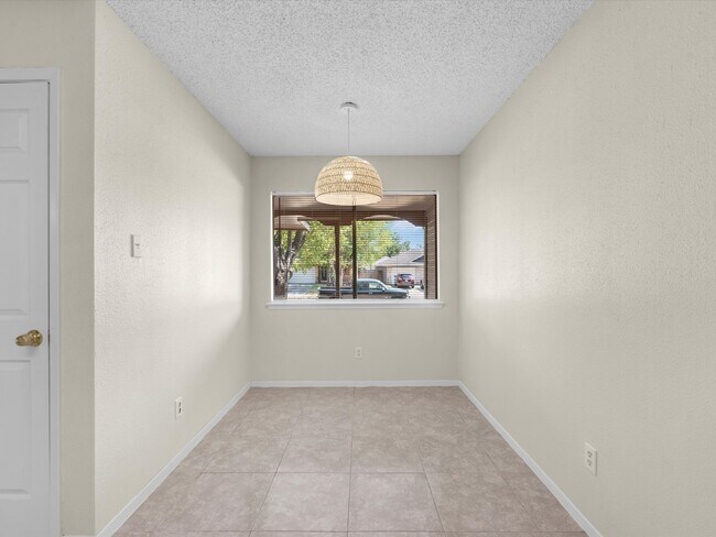 Building Photo - 23526 Tree House Ln