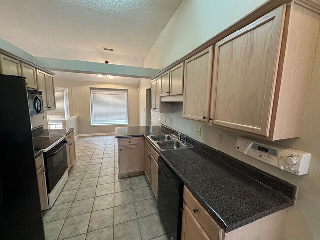 Building Photo - 3BD/2BA 1,640 sq. ft. Home With Split Floor Plan. Pets Are Welcome With Owner's Approval.