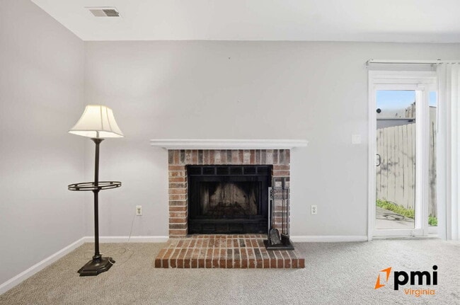 Building Photo - 2 PRIMARY BEDROOMS, LIVING ROOM AND DINING, PETS ALLOWED