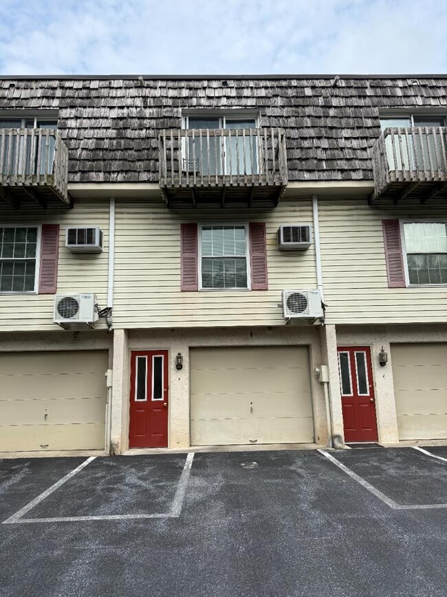 Building Photo - 845 Silver Spring Plaza