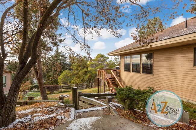 Building Photo - Executive Rental in North End Foothills