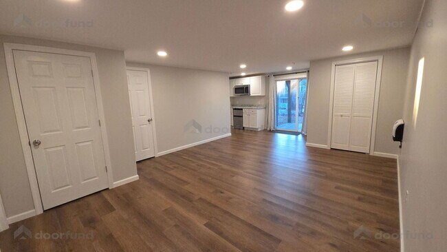 Building Photo - 62 Constitution Dr