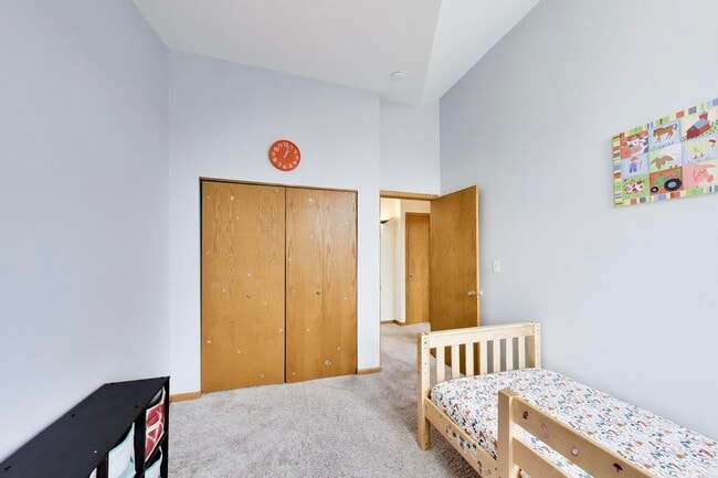 Building Photo - 943 W Essex Pl