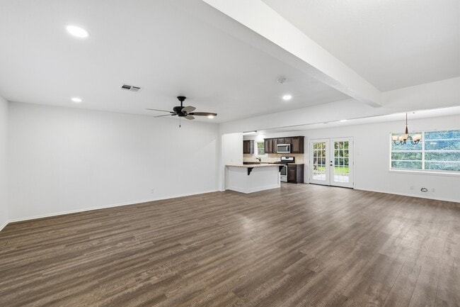 Building Photo - 917 Susan St