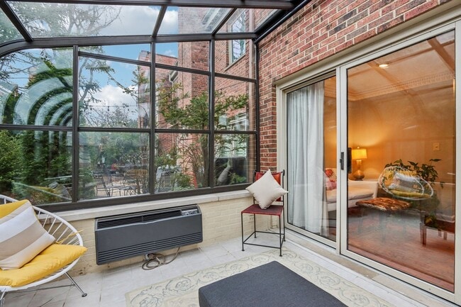 Building Photo - 19 Landmark St