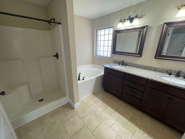 Building Photo - Navarre - Holley By the Sea - 4 Bedrooms, 2 Bathrooms - office space potential