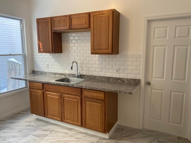 Building Photo - 407 Victory Ave