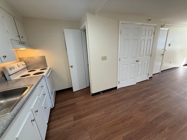 Building Photo - 93 West St