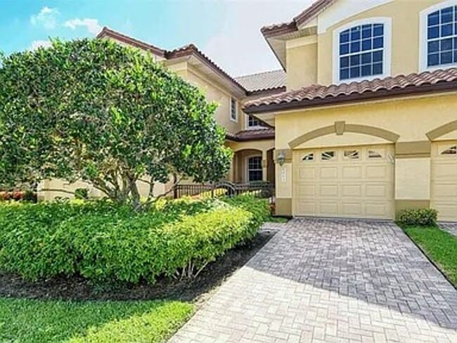 Building Photo - 8263 Miramar Way