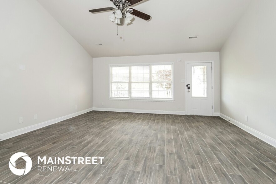 Building Photo - 335 Flora Dr