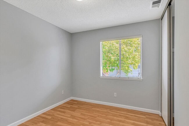 Building Photo - 3145 Shofner Pl