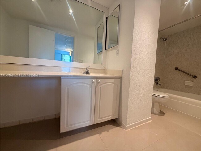 Building Photo - 4001 S Ocean Dr