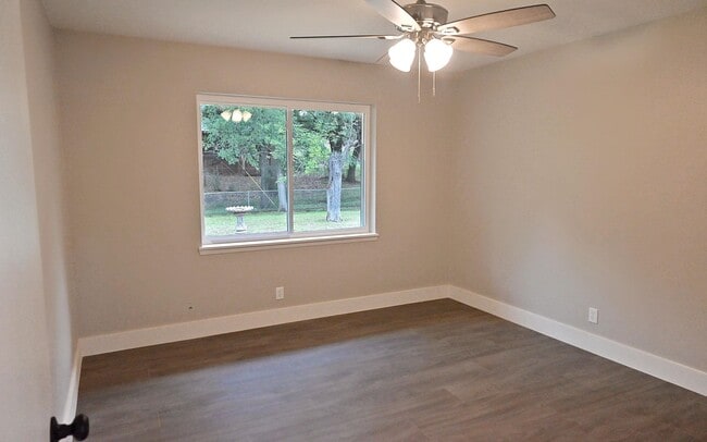 Building Photo - 5204 Bedford St