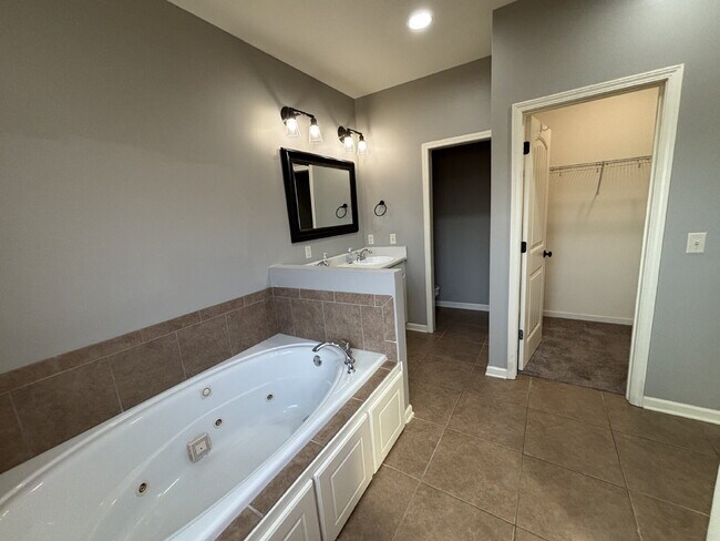 Building Photo - 241 Veritas Dr