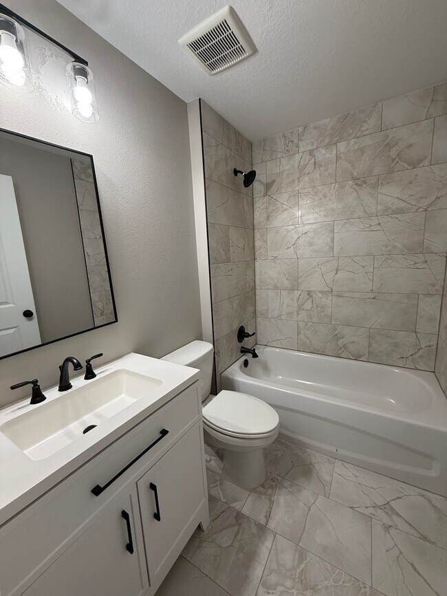 Building Photo - 277 Oak Ln Cir
