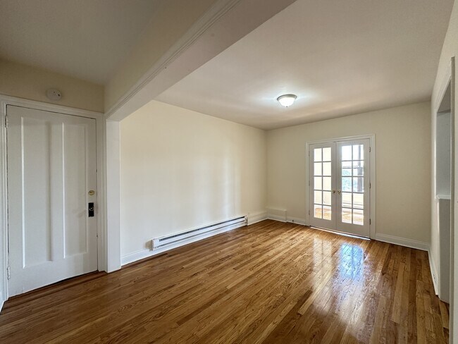 Building Photo - 347 Park Ave