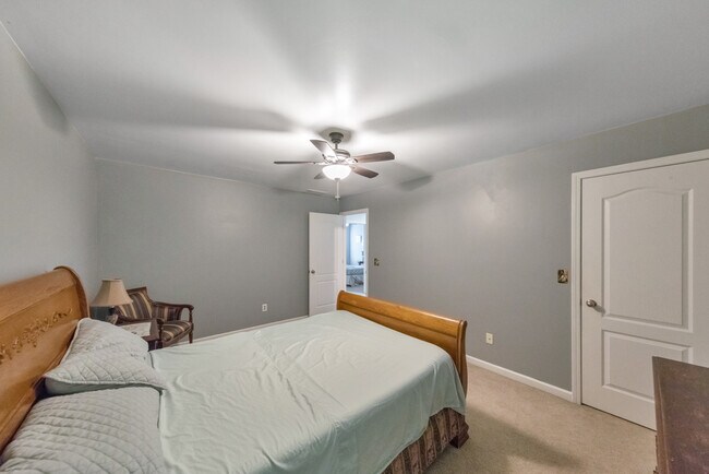 Building Photo - 179 Holbrook Dr