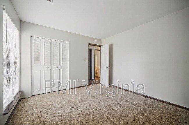 Building Photo - 1474 E Tanners Creek Dr