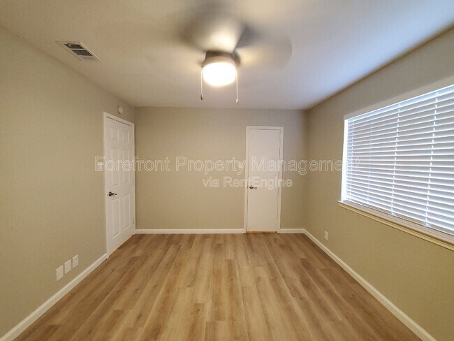 Building Photo - 5717 Lochmoor