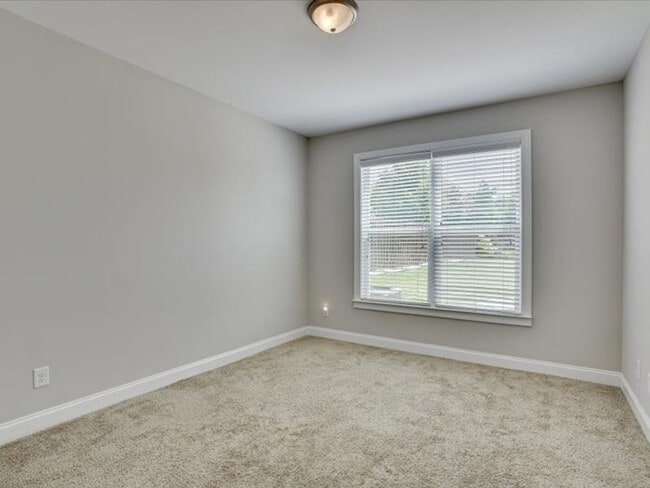 Building Photo - 5 Bedroom 3 Bath In Evans!