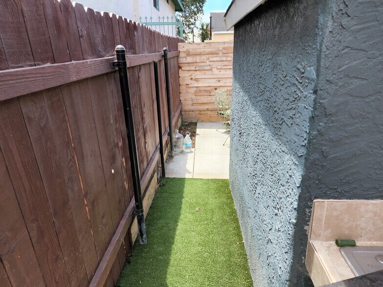 Building Photo - 3549 Highland Ave