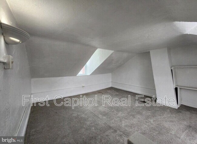Building Photo - 140 S 2nd St