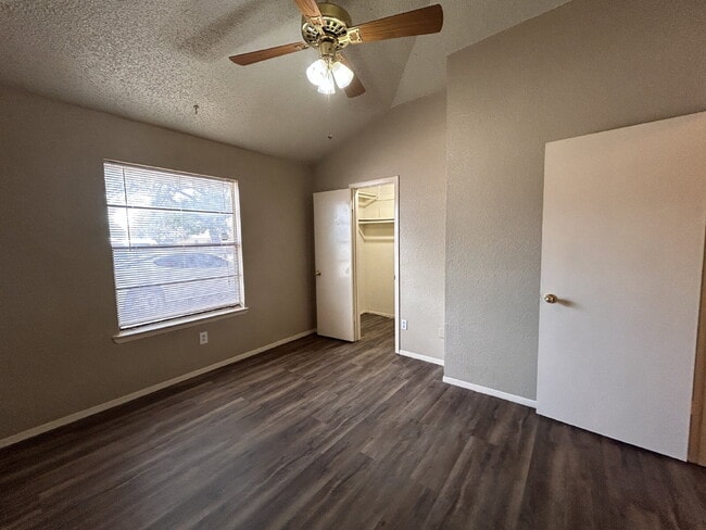 Building Photo - nice 2/1 duplex in North Lubbock