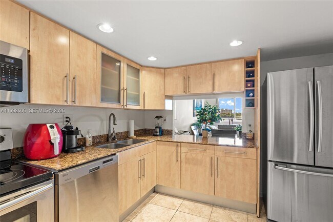 Building Photo - 1170 NE 191st St